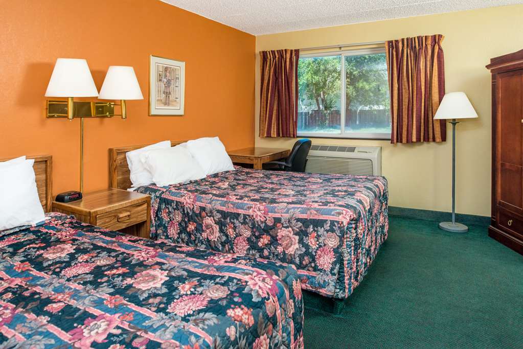 Sunset Inn & Suites Lincoln Quarto foto